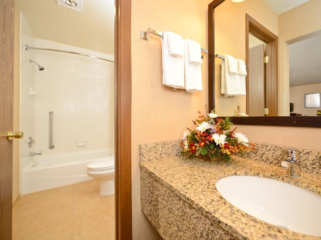 Yellowstone West Gate Hotel เวสต์เยลโลว์สโตน ภายนอก รูปภาพ